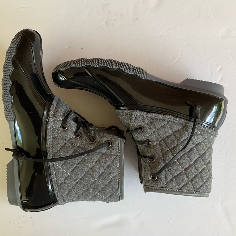 Ocean+Coast Waterproof Boots Quilted Gray Fabric Black Rubber Rain Snow 8 Medium